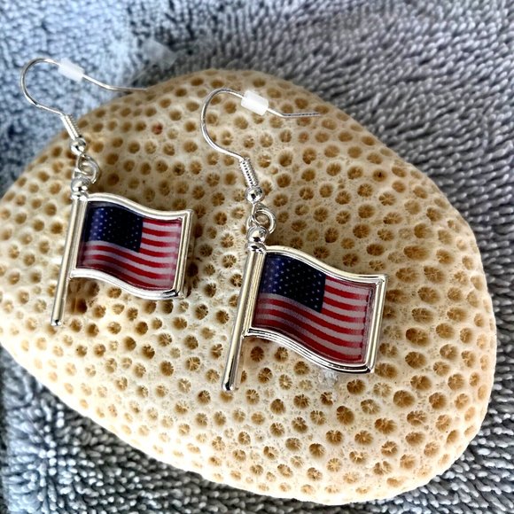American Flag Earrings Patriotic Labor Day  July 4th Veterans Memorial P… - Picture 6 of 11